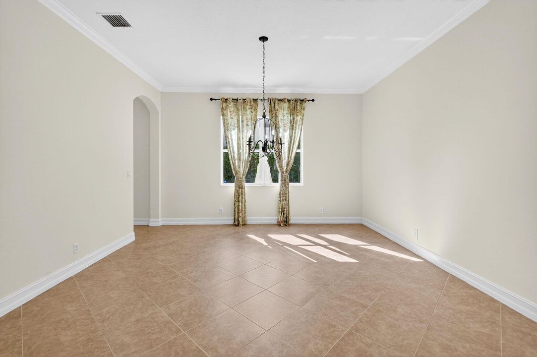 For Sale: $899,999 (5 beds, 3 baths, 3363 Square Feet)