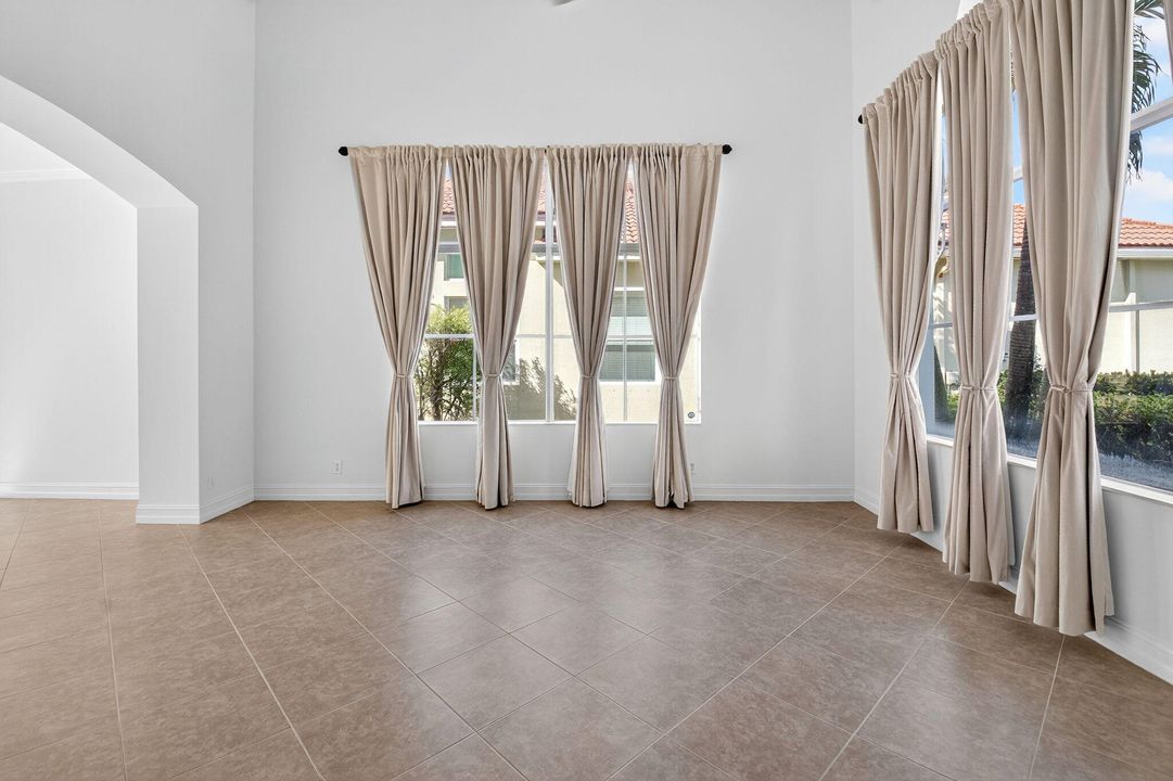 For Sale: $899,999 (5 beds, 3 baths, 3363 Square Feet)