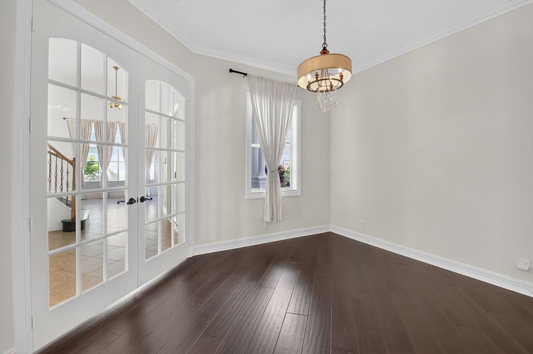 For Sale: $899,999 (5 beds, 3 baths, 3363 Square Feet)