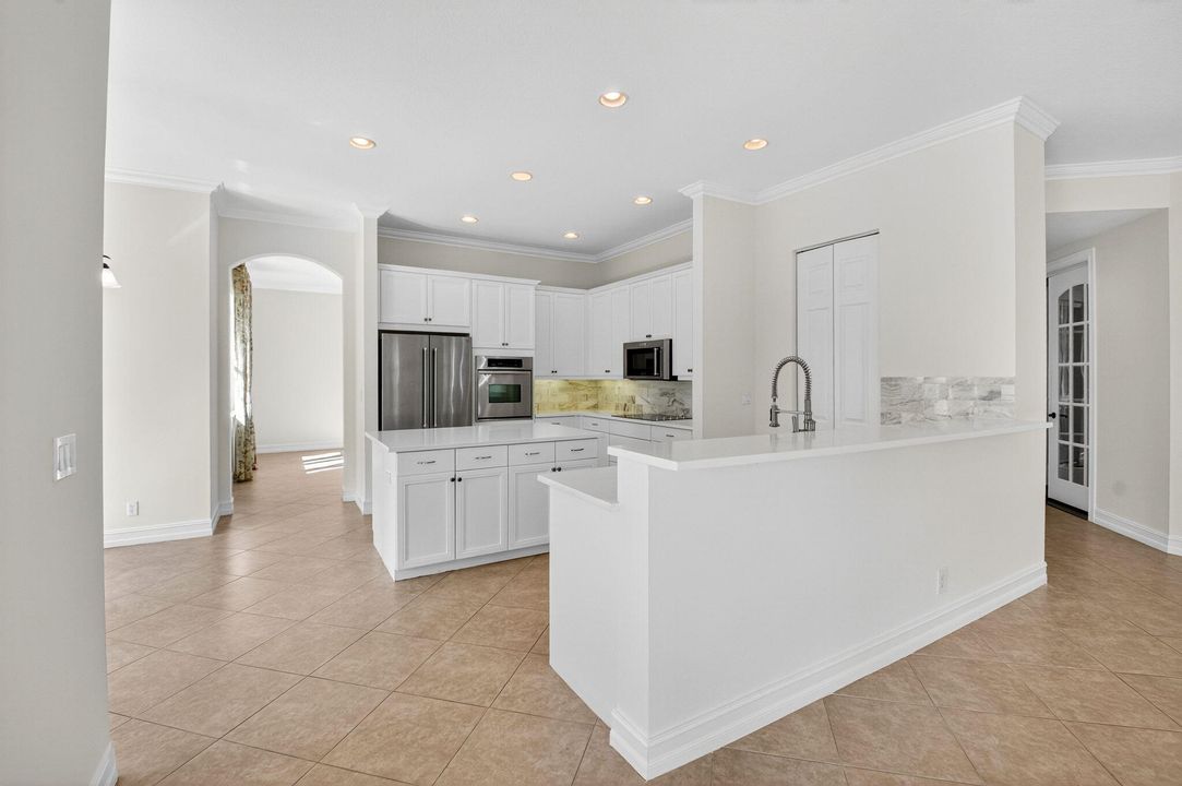 For Sale: $899,999 (5 beds, 3 baths, 3363 Square Feet)