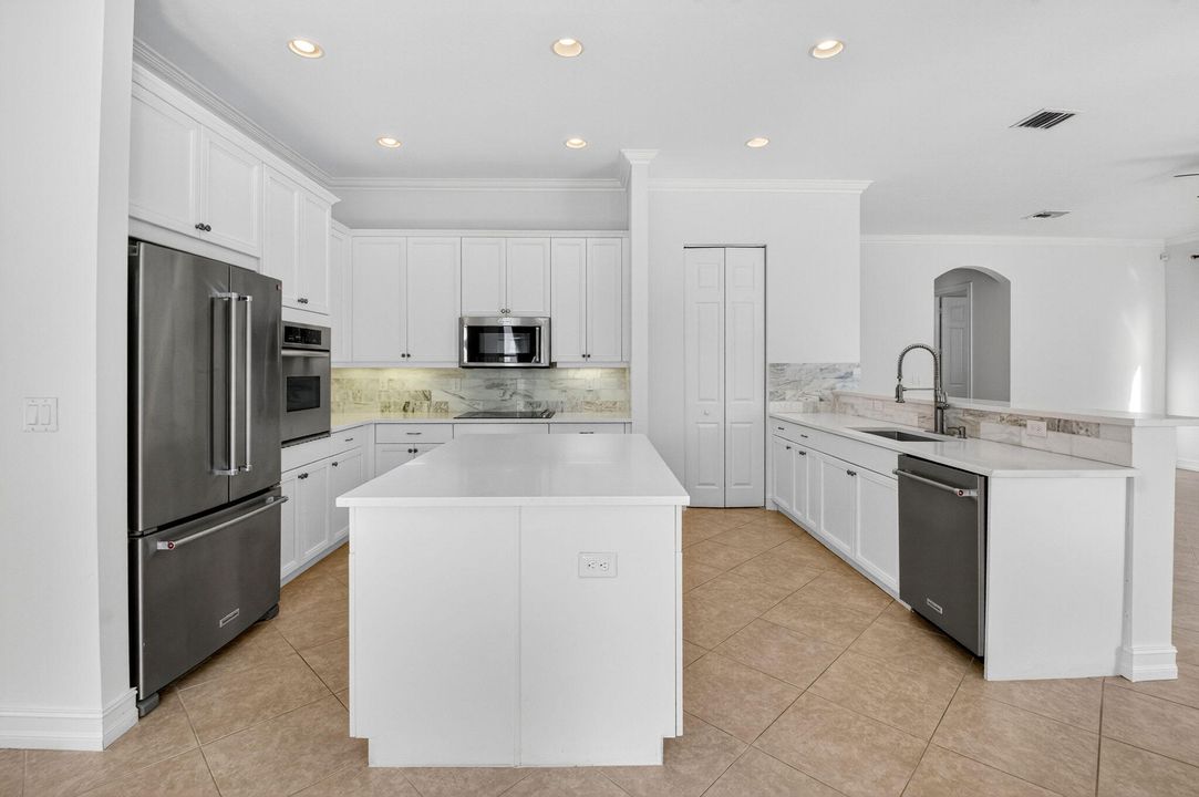 For Sale: $899,999 (5 beds, 3 baths, 3363 Square Feet)