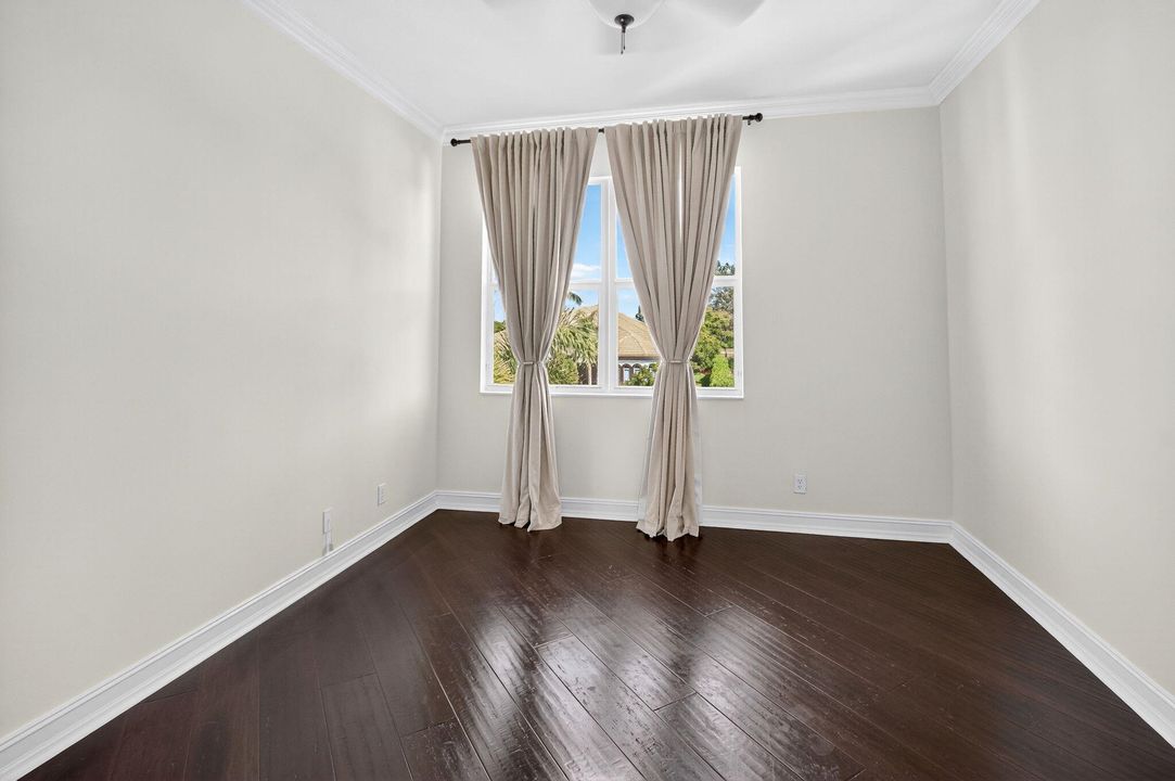 For Sale: $899,999 (5 beds, 3 baths, 3363 Square Feet)