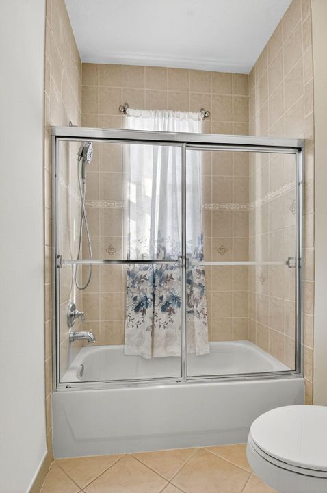 For Sale: $899,999 (5 beds, 3 baths, 3363 Square Feet)