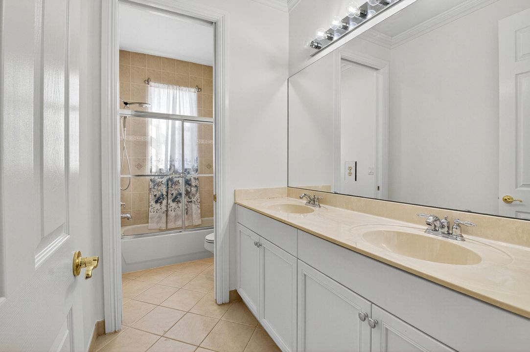 For Sale: $899,999 (5 beds, 3 baths, 3363 Square Feet)