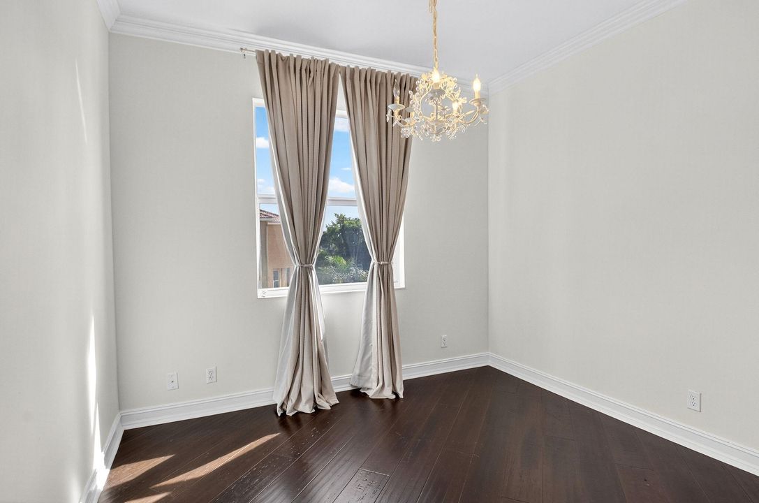 For Sale: $899,999 (5 beds, 3 baths, 3363 Square Feet)