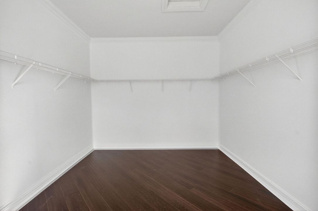 For Sale: $899,999 (5 beds, 3 baths, 3363 Square Feet)