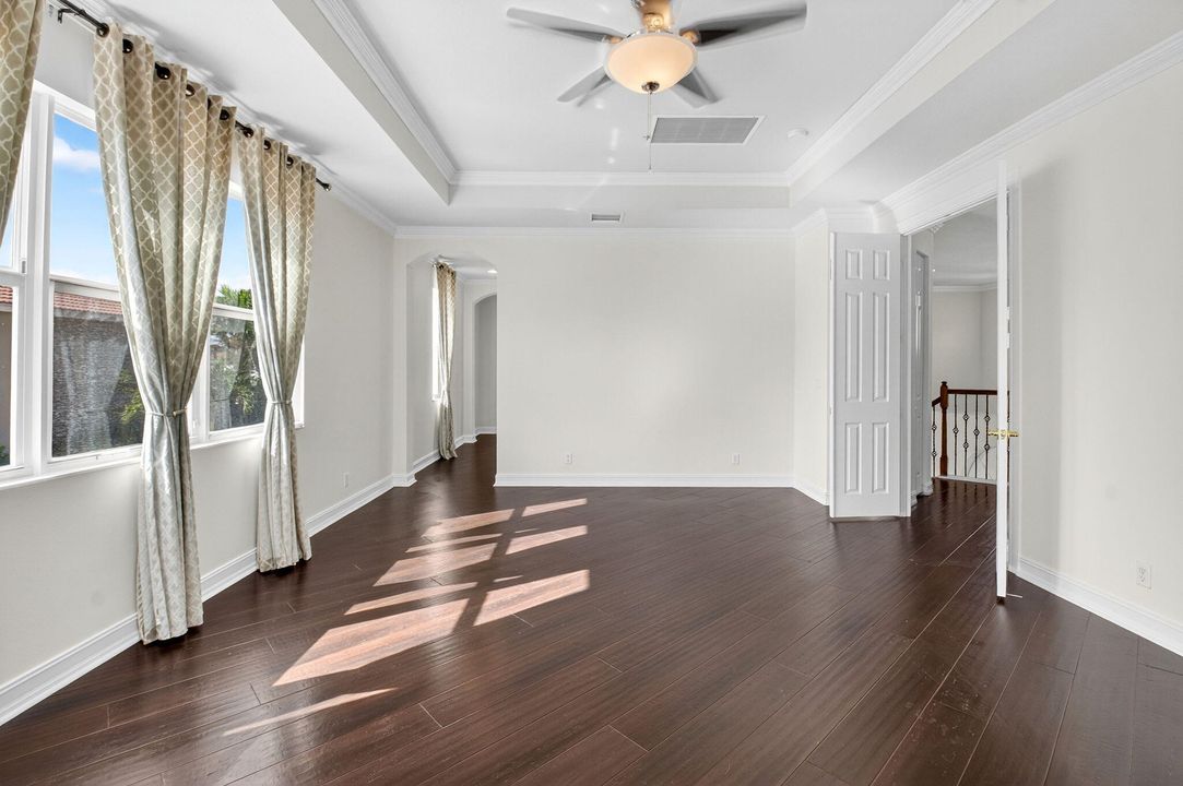 For Sale: $899,999 (5 beds, 3 baths, 3363 Square Feet)