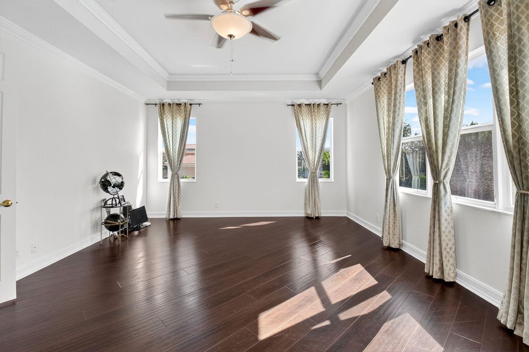 For Sale: $899,999 (5 beds, 3 baths, 3363 Square Feet)