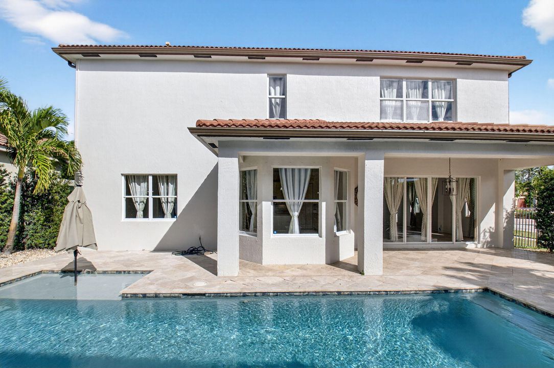 For Sale: $899,999 (5 beds, 3 baths, 3363 Square Feet)