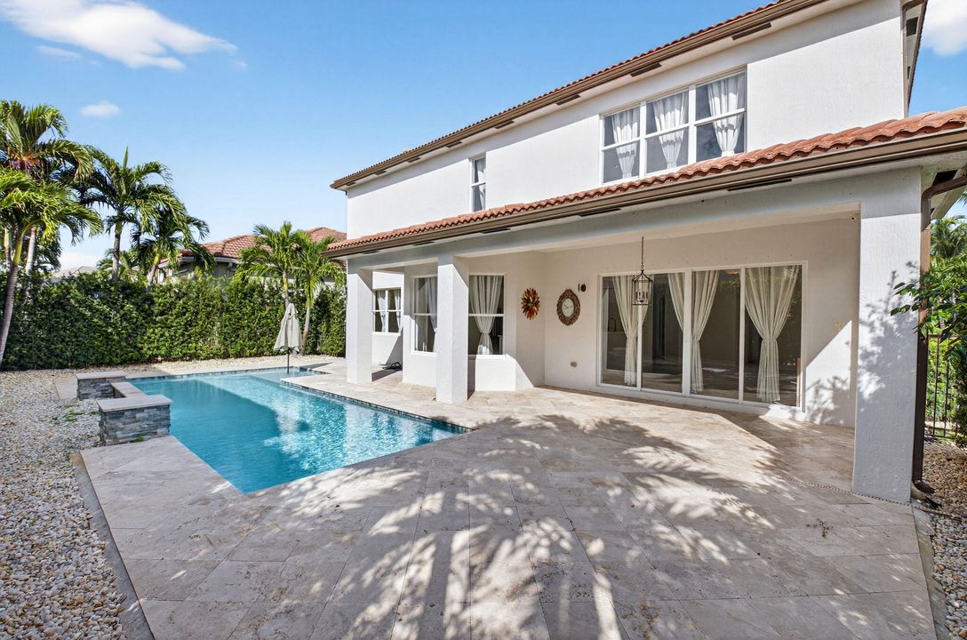 For Sale: $899,999 (5 beds, 3 baths, 3363 Square Feet)