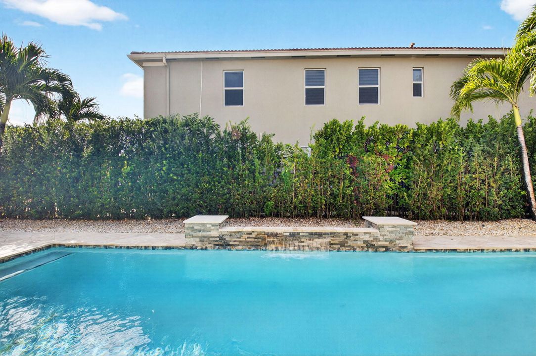 For Sale: $899,999 (5 beds, 3 baths, 3363 Square Feet)