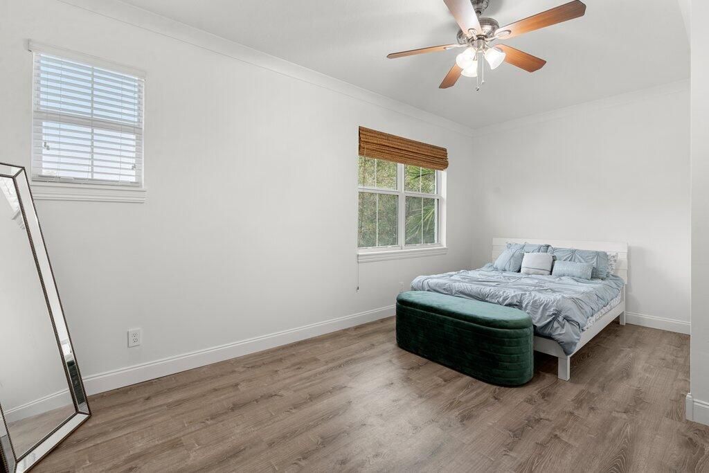 合同活跃: $1,099,000 (4 贝兹, 3 浴室, 2720 平方英尺)