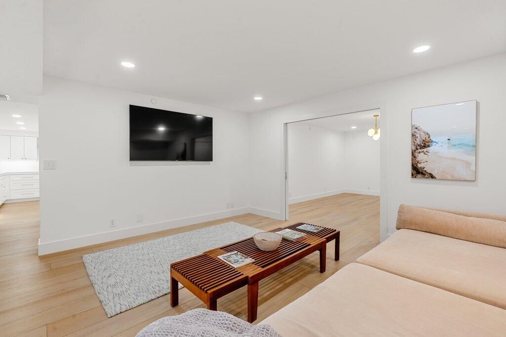 For Sale: $3,299,000 (3 beds, 2 baths, 3025 Square Feet)