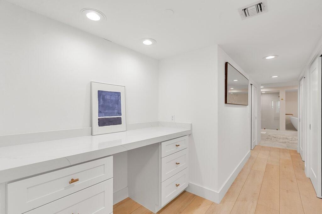 For Sale: $3,299,000 (3 beds, 2 baths, 3025 Square Feet)