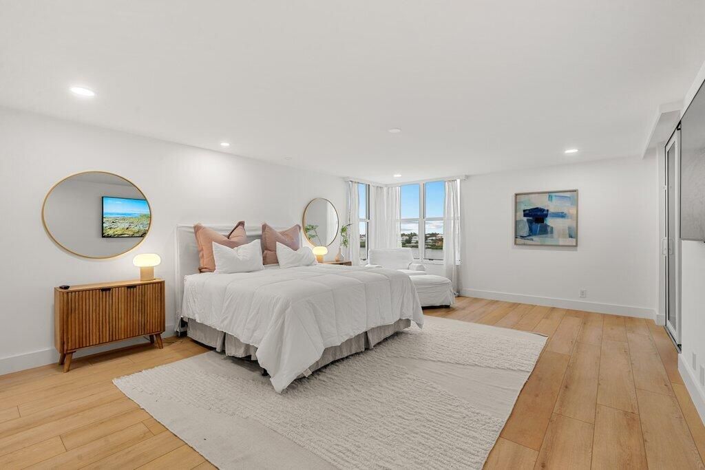 For Sale: $3,299,000 (3 beds, 2 baths, 3025 Square Feet)