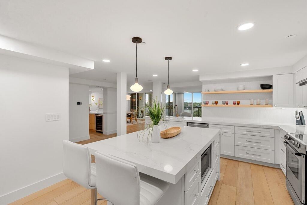 For Sale: $3,299,000 (3 beds, 2 baths, 3025 Square Feet)