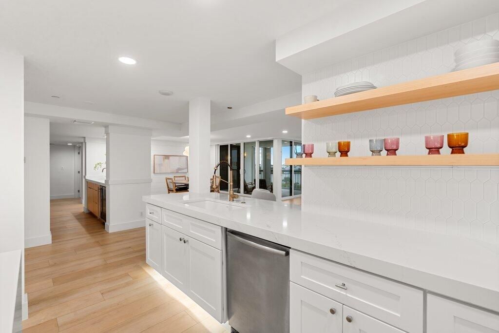 For Sale: $3,299,000 (3 beds, 2 baths, 3025 Square Feet)