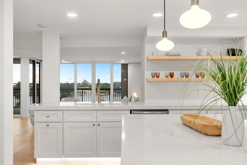 For Sale: $3,299,000 (3 beds, 2 baths, 3025 Square Feet)