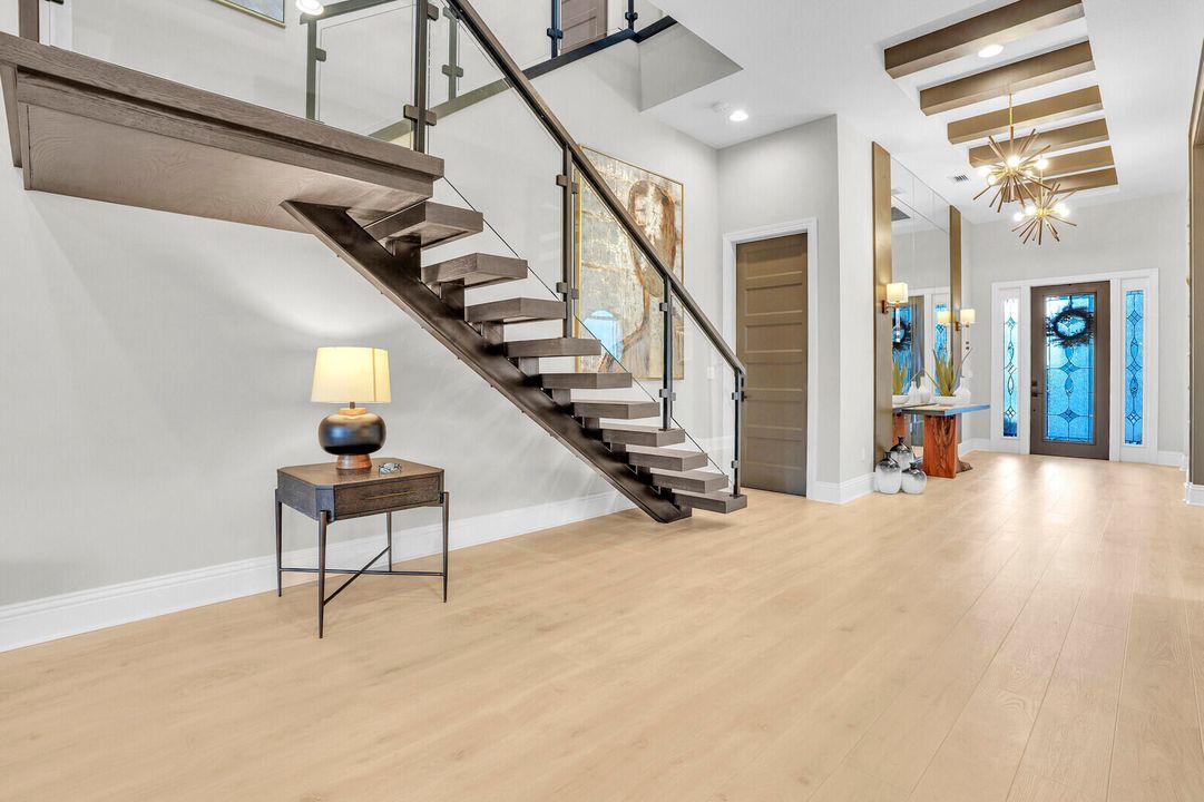 出租: $18,000 (4 贝兹, 4 浴室, 4390 平方英尺)