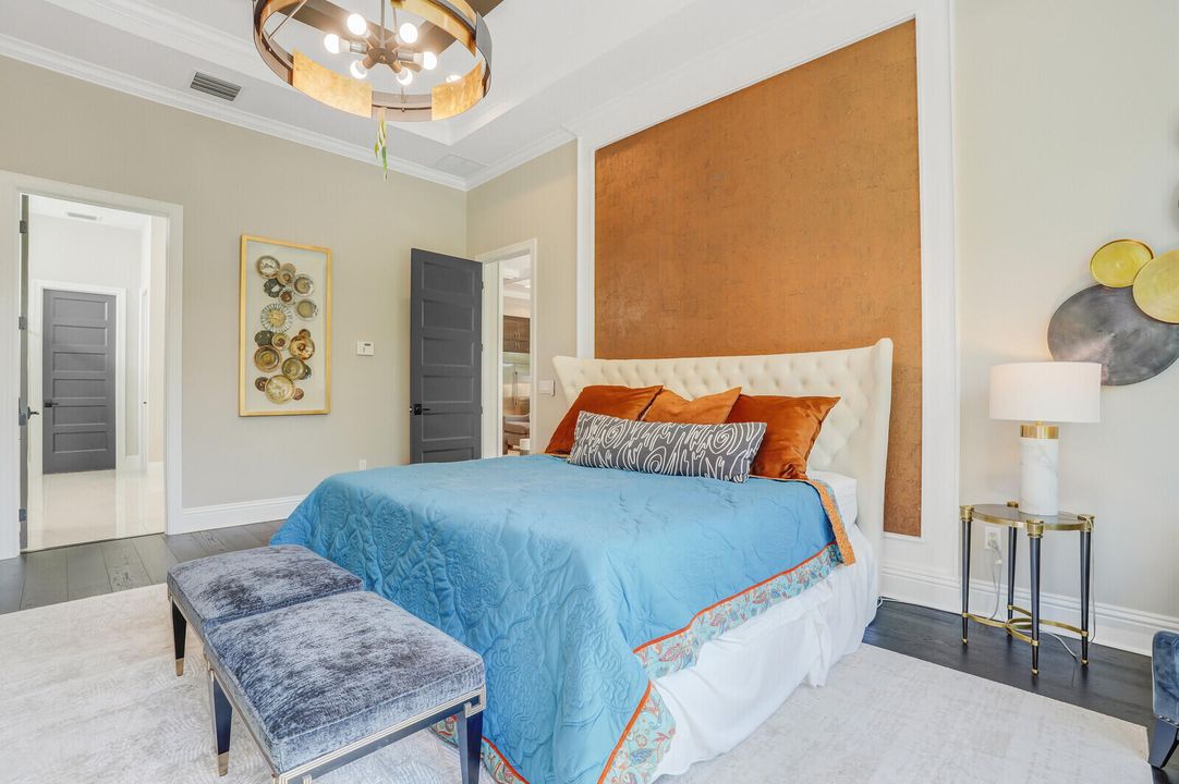 出租: $18,000 (4 贝兹, 4 浴室, 4390 平方英尺)