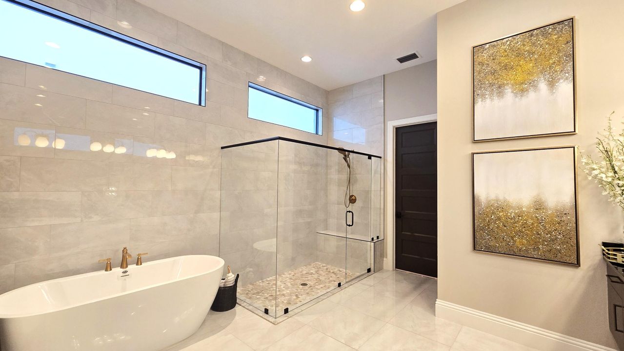 出租: $18,000 (4 贝兹, 4 浴室, 4390 平方英尺)