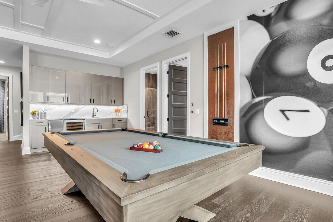 出租: $18,000 (4 贝兹, 4 浴室, 4390 平方英尺)