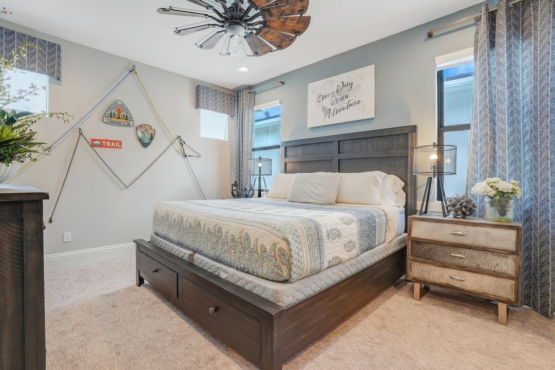 出租: $18,000 (4 贝兹, 4 浴室, 4390 平方英尺)