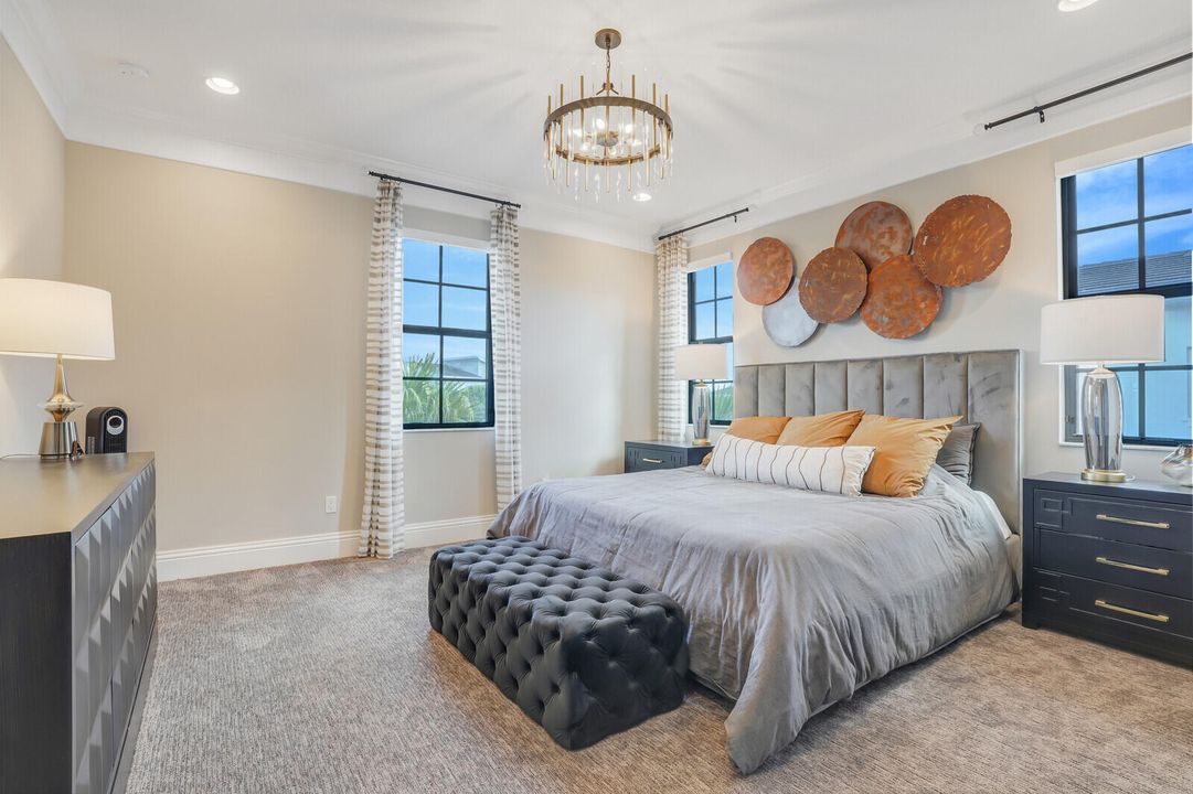 出租: $18,000 (4 贝兹, 4 浴室, 4390 平方英尺)