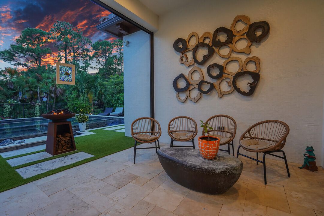 出租: $18,000 (4 贝兹, 4 浴室, 4390 平方英尺)