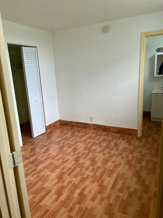 For Sale: $210,000 (2 beds, 2 baths, 1050 Square Feet)