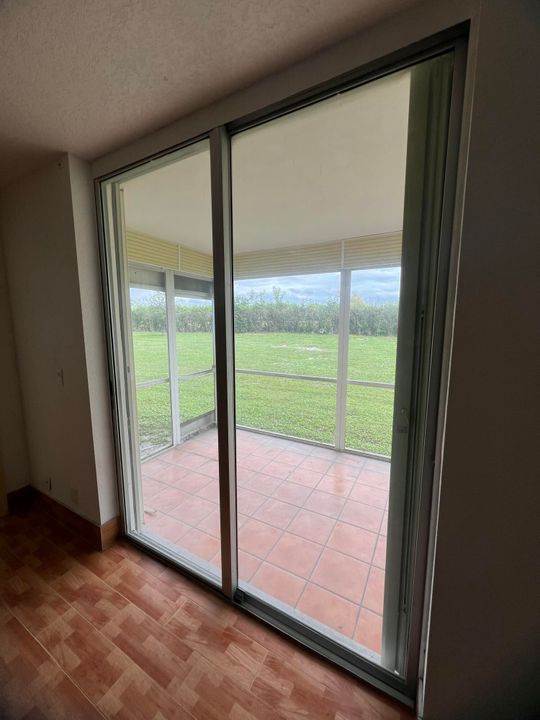 For Sale: $210,000 (2 beds, 2 baths, 1050 Square Feet)