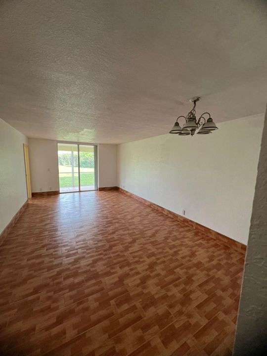 For Sale: $210,000 (2 beds, 2 baths, 1050 Square Feet)