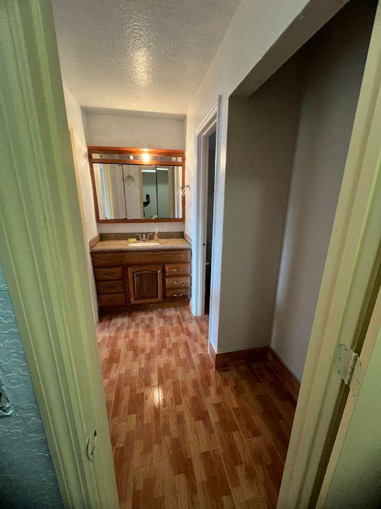 For Sale: $210,000 (2 beds, 2 baths, 1050 Square Feet)