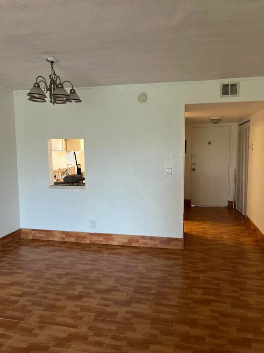 For Sale: $210,000 (2 beds, 2 baths, 1050 Square Feet)