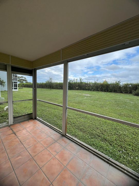 For Sale: $210,000 (2 beds, 2 baths, 1050 Square Feet)