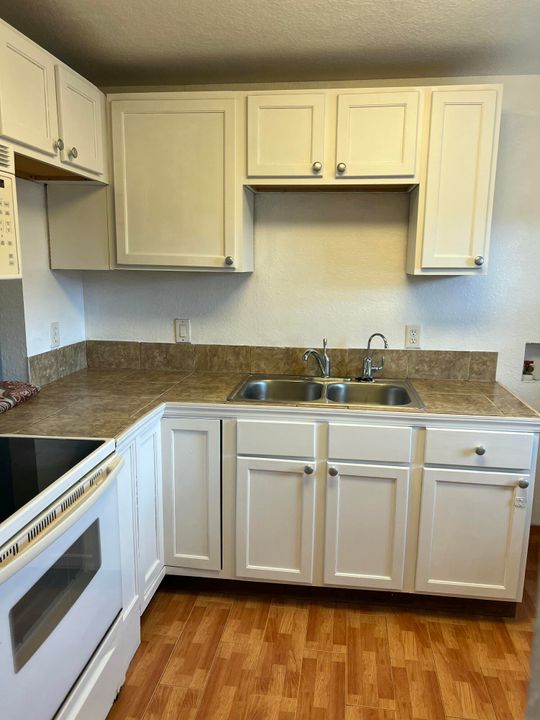 For Sale: $210,000 (2 beds, 2 baths, 1050 Square Feet)