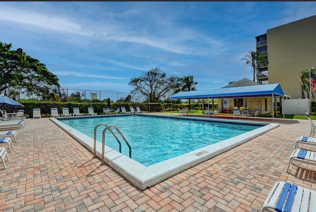 For Sale: $210,000 (2 beds, 2 baths, 1050 Square Feet)