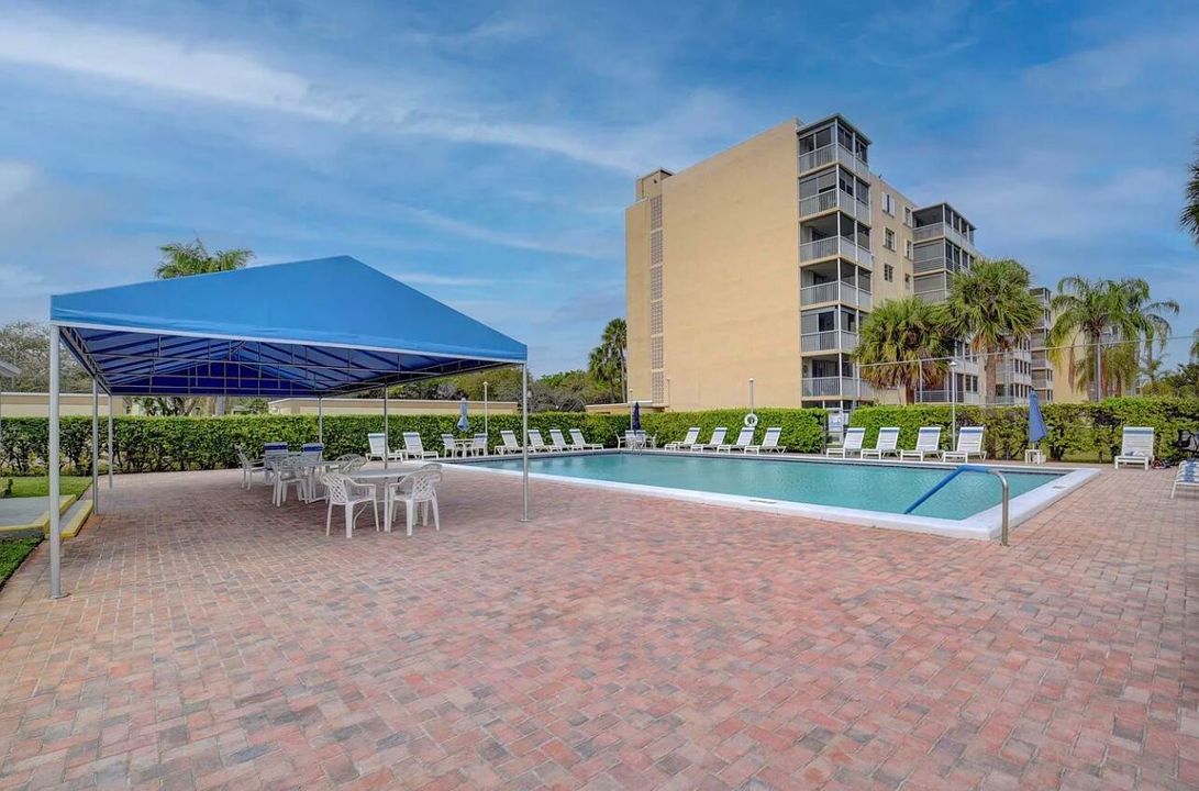 For Sale: $210,000 (2 beds, 2 baths, 1050 Square Feet)