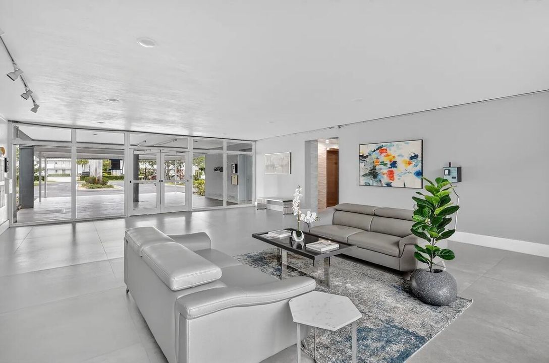 For Sale: $210,000 (2 beds, 2 baths, 1050 Square Feet)