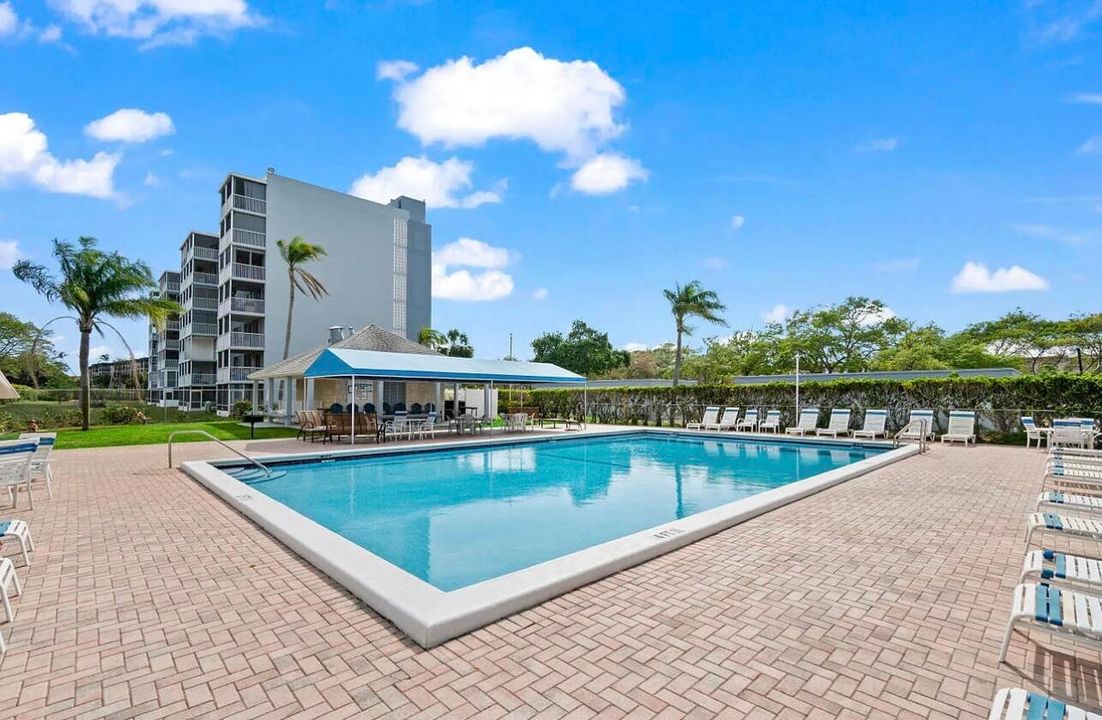 For Sale: $210,000 (2 beds, 2 baths, 1050 Square Feet)