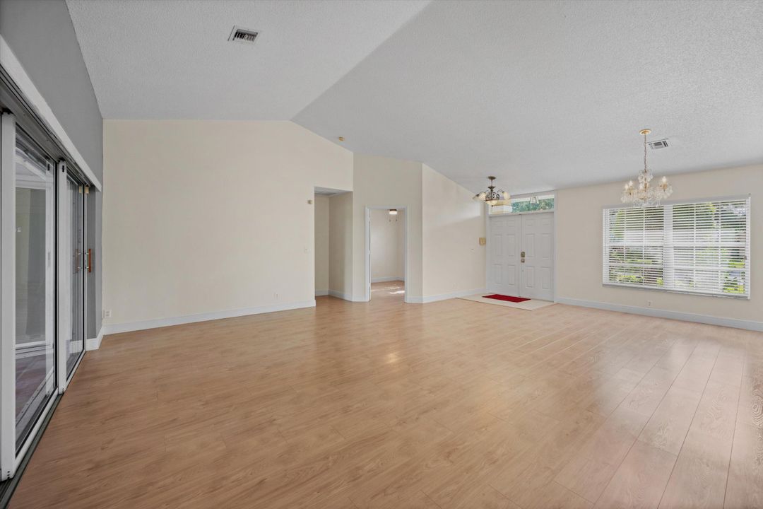 For Rent: $3,950 (4 beds, 2 baths, 2122 Square Feet)