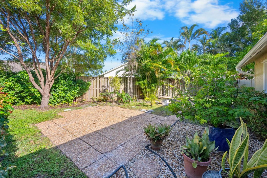 For Rent: $3,950 (4 beds, 2 baths, 2122 Square Feet)