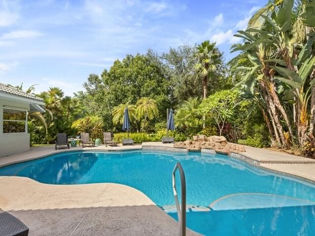 Activo con contrato: $1,395,000 (5 camas, 3 baños, 3092 Pies cuadrados)