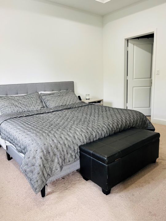 For Rent: $3,950 (4 beds, 2 baths, 2040 Square Feet)