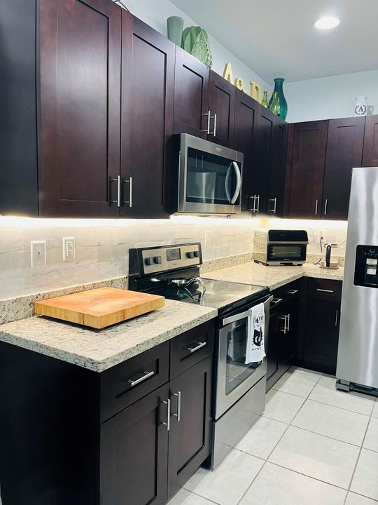 For Rent: $3,950 (4 beds, 2 baths, 2040 Square Feet)