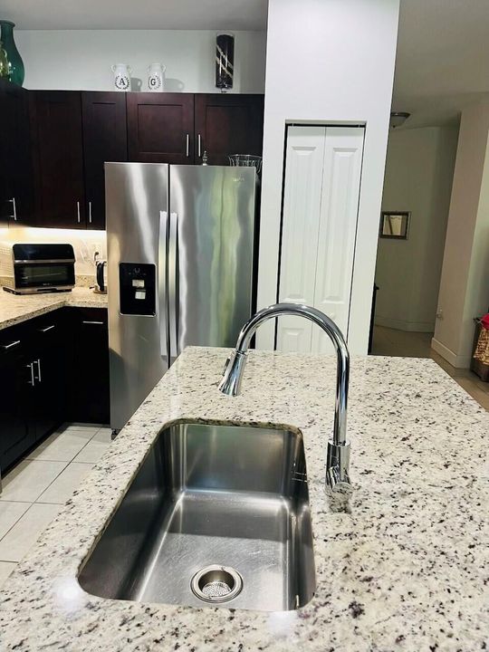 For Rent: $3,950 (4 beds, 2 baths, 2040 Square Feet)