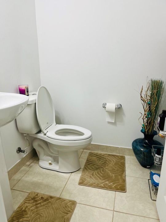 For Rent: $3,950 (4 beds, 2 baths, 2040 Square Feet)