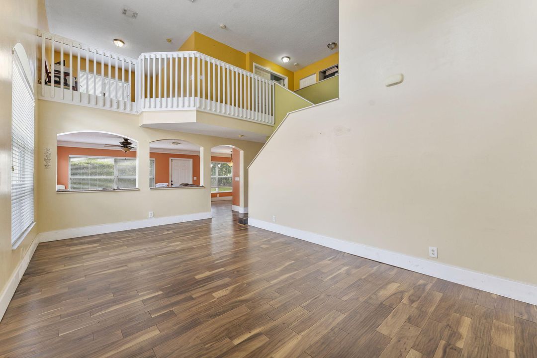 Под контрактом: $469,000 (4 спален, 2 ванн, 2145 Квадратных фут)