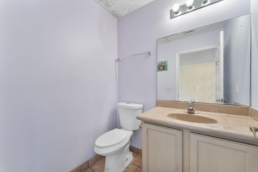 Под контрактом: $469,000 (4 спален, 2 ванн, 2145 Квадратных фут)