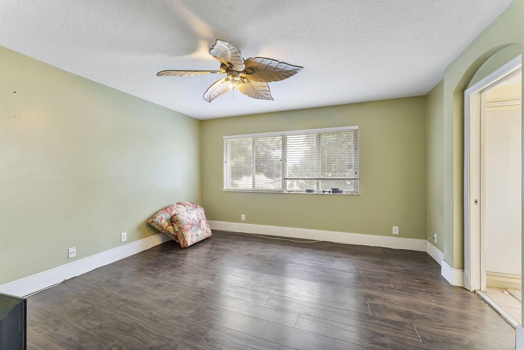 Под контрактом: $469,000 (4 спален, 2 ванн, 2145 Квадратных фут)